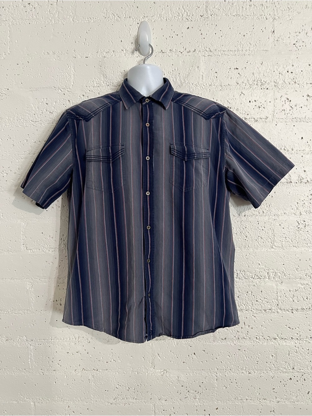 Moonshine Spirit Brad Paisley Casual Button Down Shirt XL Blue Red Short Sleeve